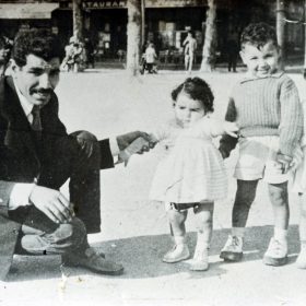 Saad-Troudi-et ses enfants-photographiés-place-Bellecour-Arch-privée-Troudi_1